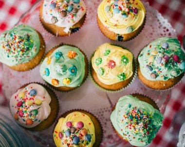 taze yapılmış kekler