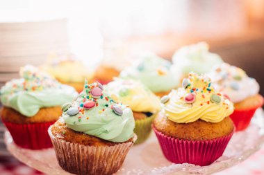 taze yapılmış kekler