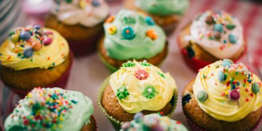 taze yapılmış kekler