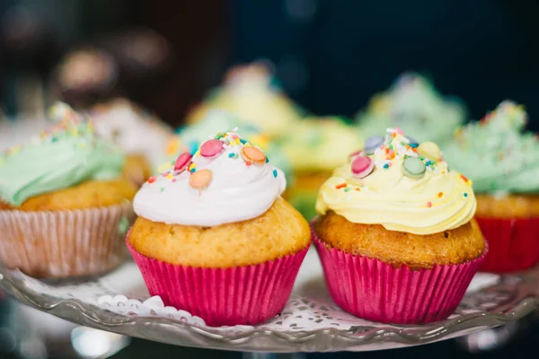 taze yapılmış kekler