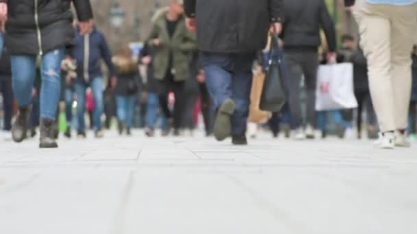 Multidão Pessoas Andando Cidade Downtown Street Slow Motion — Vídeo de Stock