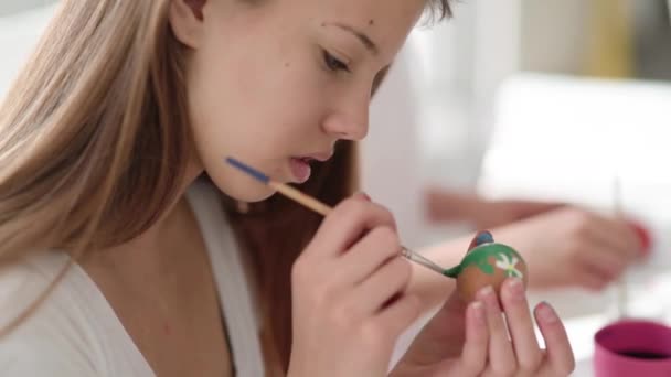 Close Footage Teen Girl Painting Easter Eggs Home — Stock Video