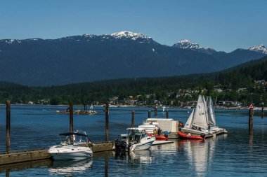 Port Moody Kanada - 28 Mayıs 2017 Rocky Point sprey Parkı, yelkenli eter faaliyetleri