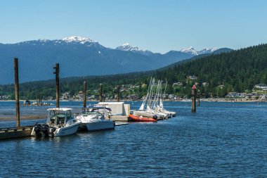 Port Moody Kanada - 28 Mayıs 2017 Rocky Point sprey Parkı, yelkenli eter faaliyetleri