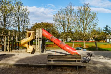 Genel parkta renkli palyground