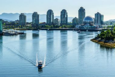 Vancouver Kanada - 23 Mayıs 2017, Mimarlık ve Vancouver Kanada binalarda False Creek yakın: