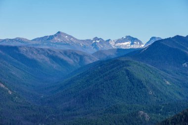 açık gökyüzü ile üst seçim dağlarda dağ manzarası.