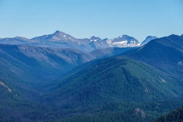 Vista montanha em montanhas de cima escolher com céu claro . — Fotografia de Stock