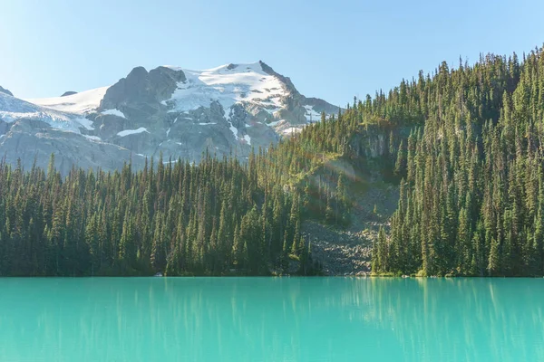 Joffre λίμνη στην British Columbia, Καναδάς την ημέρα φορά. — Φωτογραφία Αρχείου
