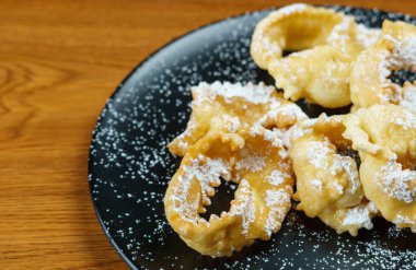 Chiacchere, karnaval sırasında İtalya kullanılan tipik İtalyan pasta