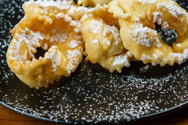 Chiacchere, karnaval sırasında İtalya kullanılan tipik İtalyan pasta