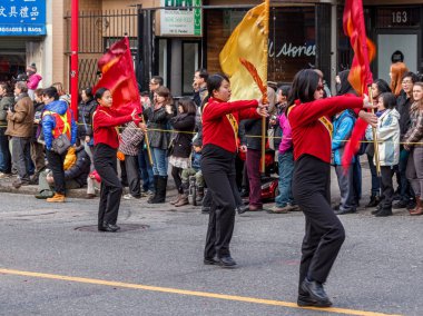 Vancouver, Kanada - 2 Şubat 2014: Burnaby Kuzey ortaokul Viking Marching Band Çin yeni yılı geçit töreni sırasında
