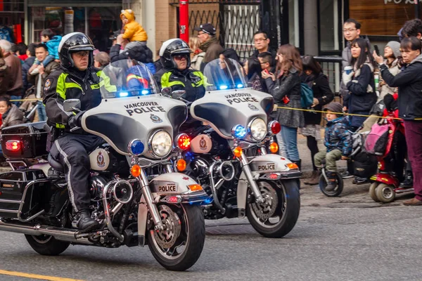 Vancouver, Kanada - luty 2, 2014: Vancouver policja dział motocykli oficerów paradzie, chiński nowy rok. — Zdjęcie stockowe