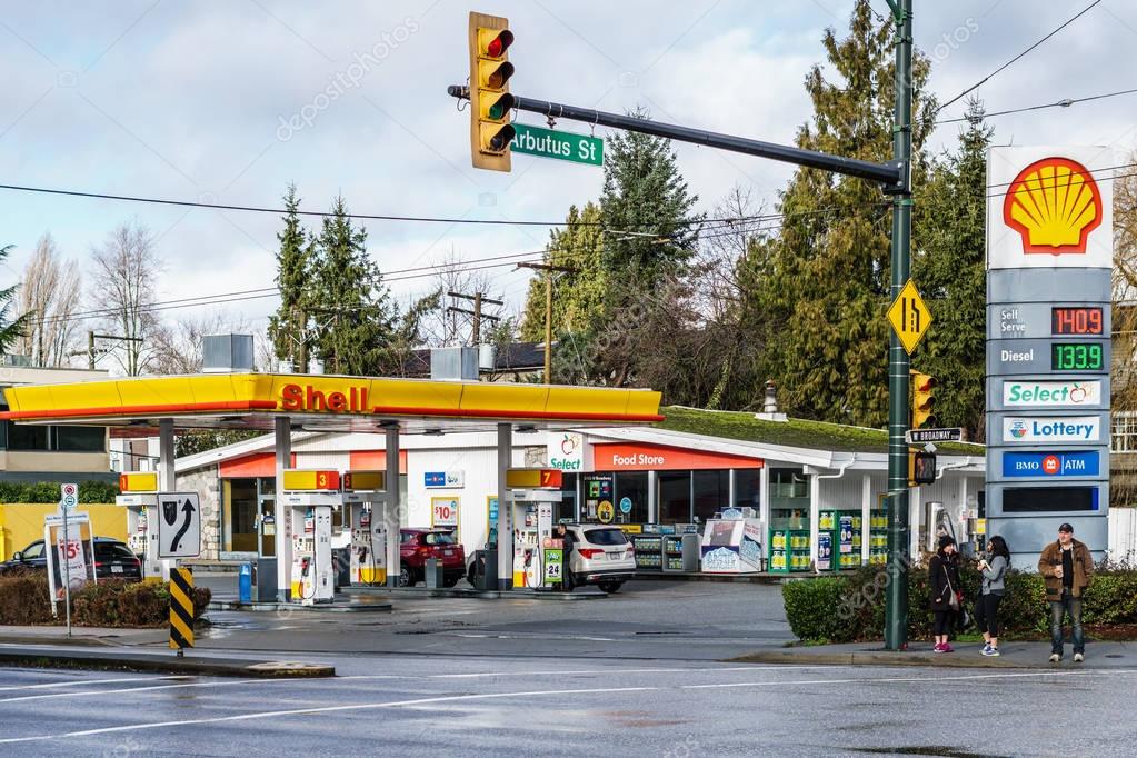 VANCOUVER, CANADA January 21, 2018 Shell gas station and Convenience