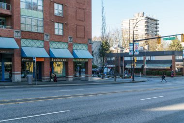 Vancouver, Kanada - 14 Ocak 2018: Vancouver şehir 14 Avenue ve Cambie Street insanlar ile