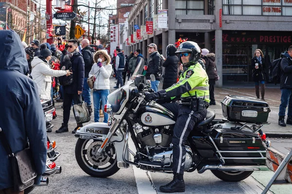 Vancouver, Kanada - 18 lutego 2018: Vancouver policja dział motocykli oficerów paradzie, chiński nowy rok. — Zdjęcie stockowe
