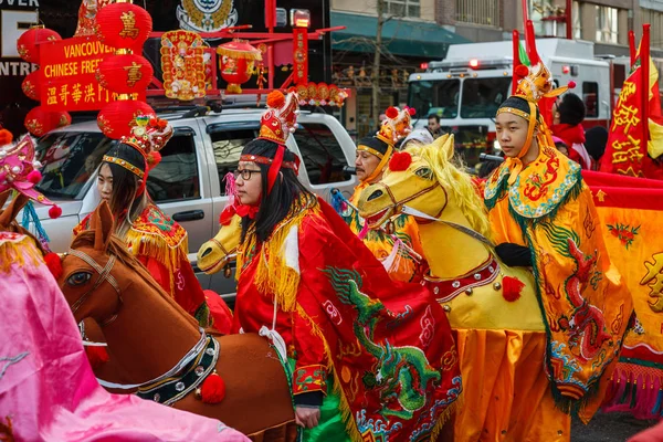 VANCOUVER, CANADÁ - 18 de febrero de 2018: Desfile del Año Nuevo Chino en Vancouver Chinatown . — Foto de Stock