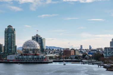 Vancouver Kanada - 18 Şubat 2018: Modern mimarisi ve apartman binaları Vancouver Kanada False Creek yakınındaki.