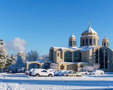 Vancouver, Kanada - 24 Şubat 2018: Kış sabahı kar blizzard Ukrayna kilise bir geceden sonra.