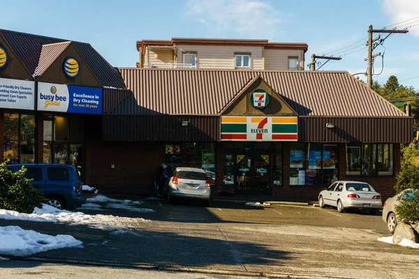 VANCOUVER, CANADÁ - 25 de febrero de 2018: Tienda 7-Eleven en la calle Heather Vancouver Canadá . — Foto de Stock