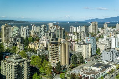 Vancouver, Kanada - 27 Nisan 2019: Kuşbakışı şehir merkezindeki modern binalar.