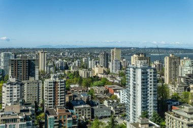 Vancouver, Kanada - 27 Nisan 2019: Kuşbakışı şehir merkezindeki modern binalar.