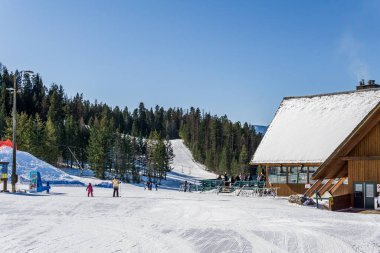 FAIRMONT Sıcak Baharlar, Kanada - 16 Mart 2020: Doğu Britanya Kolumbiyası 'nda kar ve dağlar
