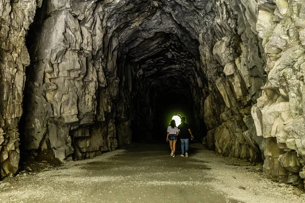 Отелло Туннель Канада Июля 2019 Года Люди Идущие Огромном Туннеле — стоковое фото