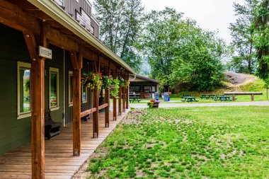 MAPLE RİDGE, CANADA - 5 Temmuz 2019: Timberline çiftlik kampı ve inziva merkezi kır evi