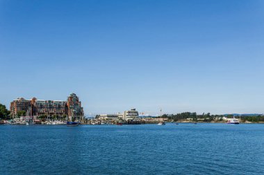 VICTORIA, CANADA - 14 Temmuz 2019: Yat ve deniz uçağıyla şehir merkezinde yoğun liman.