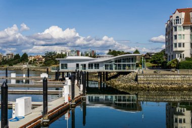 VICTORIA, CANADA - 14 Temmuz 2019: Boom + Batten Restoran ve Kafe Turistleri için gezi merkezi