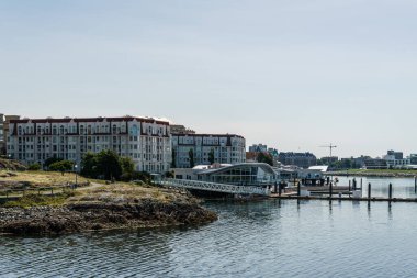 VICTORIA, CANADA - 14 Temmuz 2019: Boom + Batten Restoran ve Kafe Turistleri turizm merkezi modern mimari binası