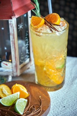 Çilek ile alkollü kokteyl