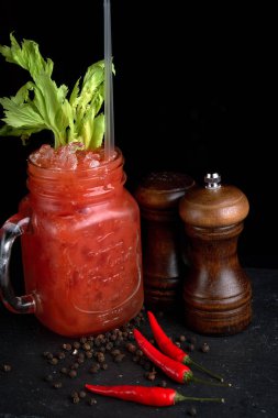 Bloody Mary veya korkumu kereviz mason kavanoza karabiber rimmed