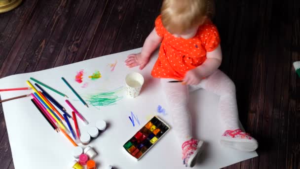 Fille aux yeux bleus aquarelle peinture — Video