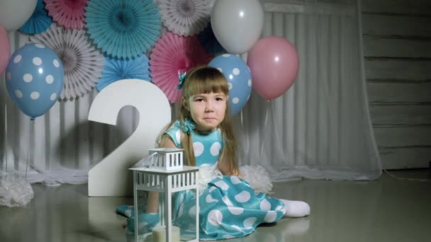 Beautiful little girl smiling. Balloons. Large number two — Stock Video