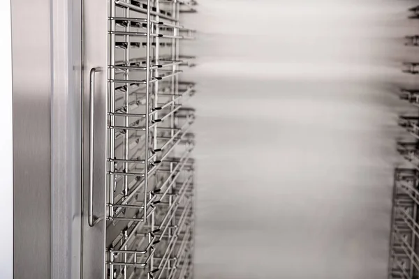 Refrigerador industrial para cafés e restaurantes destacados i — Fotografia de Stock