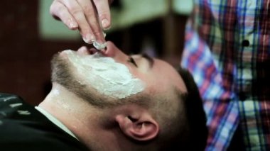 Kuaför Berber saç keser. Ağır çekim.