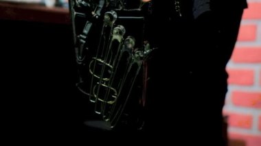 Kuaför makas tam aracı kurulu ağır çekim dan iyi bakıyor