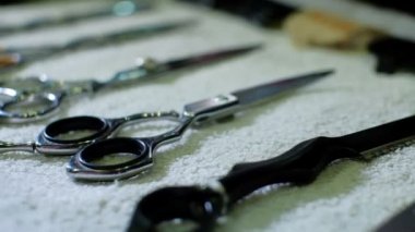 Kuaför makas tam aracı kurulu ağır çekim dan iyi bakıyor