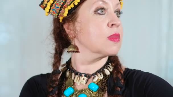 Beautiful Tribal Fusion woman. costume of ethnic dancer. veru — Stock Video
