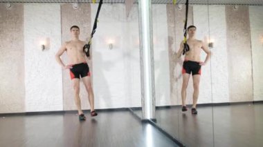 Adam trx egzersizleri Studio 4 k devreye girer