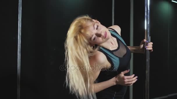 Young slim sexy pole dance woman fhd — Stock Video