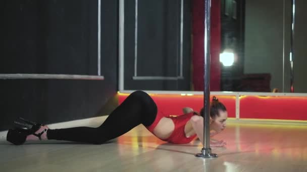 Joven delgado sexy pole dance mujer fhd — Vídeos de Stock