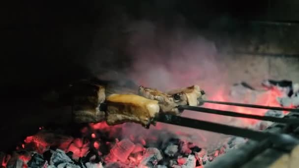 A cook in a restaurant grills meat on charcoal 4k — Stock Video