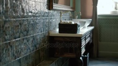 Modern banyo 4k yuvarlak beyaz lavaboda closeup
