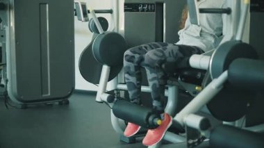 Ağırlık 4 k dışarı çalışan kadın