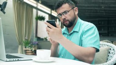 4 k Evet genç ve hırslı bir adam