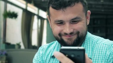 4 k Evet genç ve hırslı bir adam