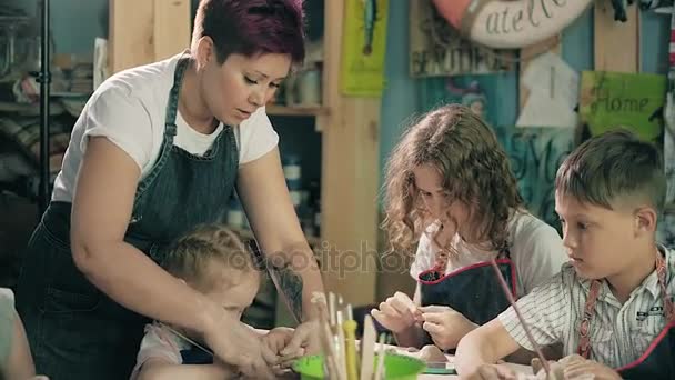 Clay potter hands wheel pottery work workshop teacher and girl pupil 4k — Stock Video